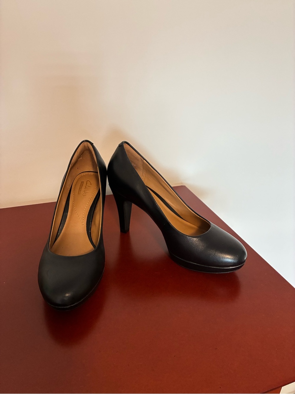 Clarks Women's Black Leather Mid-Heel Pumps